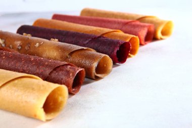 Pastille arka planda çeşitli çeşitlerde. Şekersiz doğal ürün. Uzayı kopyala Durgun yaşam kavramı