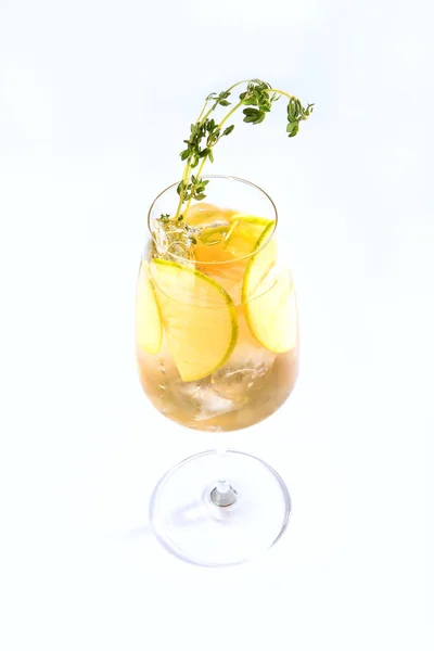 Green Apple Lemonade Tall Glass Glass Soft Drink Vertical Photo — Stock Photo, Image