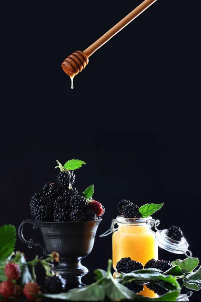 Drop Honey Wooden Stick Falls Blackberry Berries Black Metal Vintage — Stock Photo, Image