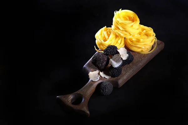 Black Truffles Pasta Form Nests Wooden Board Black Background Top — Stock Photo, Image