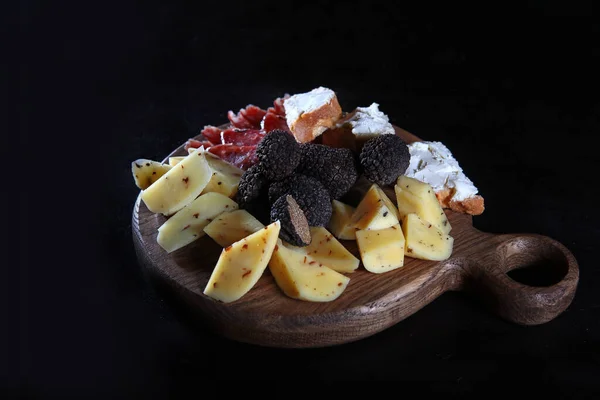 Truffles Cheese Wooden Board Photo Black Background Top View Copy — Stock Photo, Image