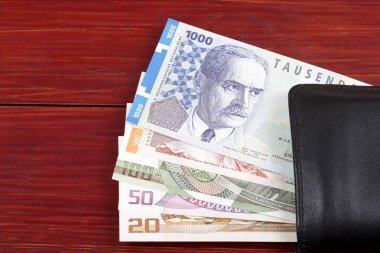 M-cüzdanda bulunan siyah Avusturya para 