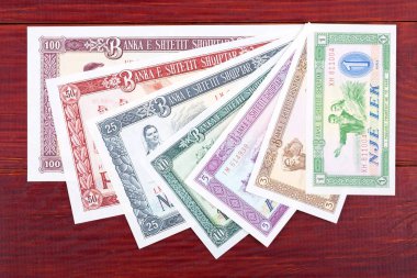 Eski Arnavut Leke ahşap arka plan üzerinde