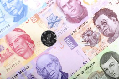 Yuan sikke Meksika banknotların arka plan üzerinde 