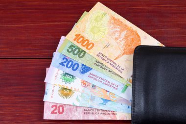 M-cüzdanda bulunan siyah Arjantin para 