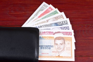 M-cüzdanda bulunan siyah Küba para 