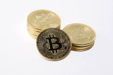 Beyaz zemin üzerine altın Bitcoins 