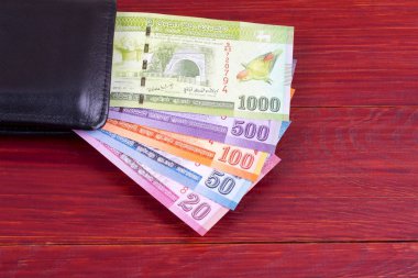 M-cüzdanda bulunan siyah Sri Lankalı para 