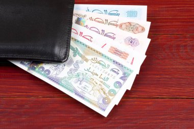 M-cüzdanda bulunan siyah Cezayir para 