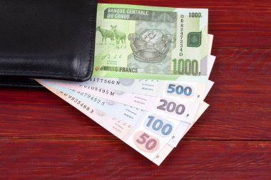 M-cüzdanda bulunan siyah Kongolu para 