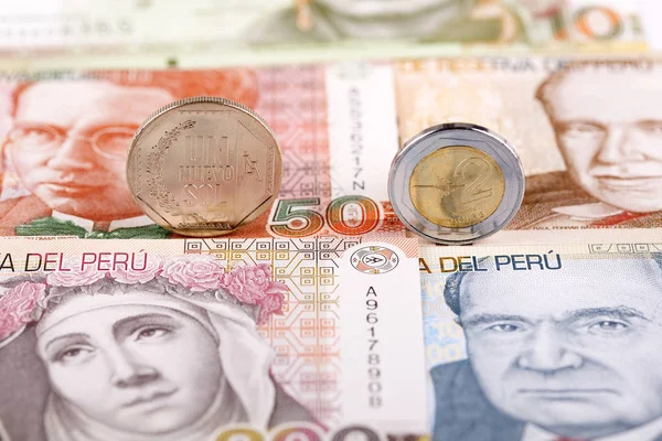 Monete Sol Peruviane Sullo Sfondo Delle Banconote — Foto Stock