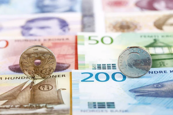 Норвежские Монеты Фоне Банкнот — стоковое фото