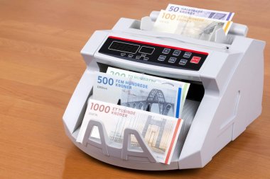 Bir sayma makinesinde Danimarka kronu 