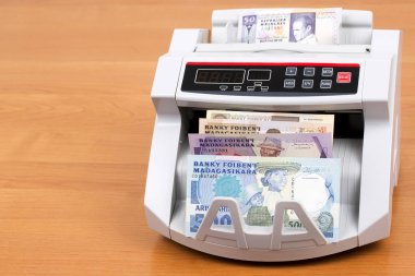 Madagaskar'dan eski para sayma makinesinde