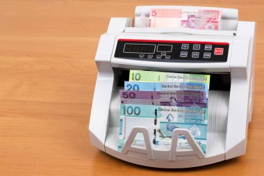 Bir sayma makinesinde Gambiya dalasi yeni serisi