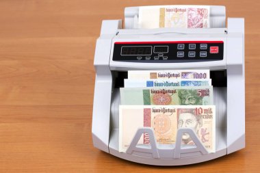 Portekiz Escudosu bir sayım makinesinde