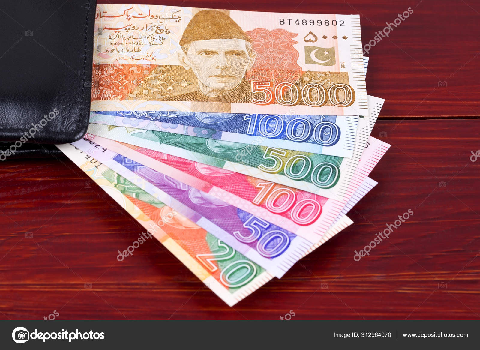 黑皮夹里的巴基斯坦卢比——图库图片© johan10 #312964070