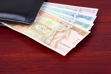 Siyah cüzdanda Malta lirası