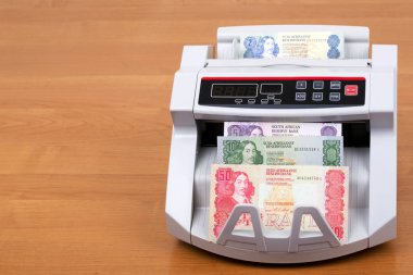 Eski Güney Afrika Rand 'i sayma makinesinde
