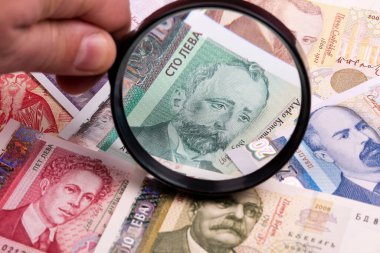 Büyüteçte Bulgar Levası