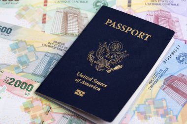Orta Afrika CFA parasıyla Amerikan pasaportu - frank