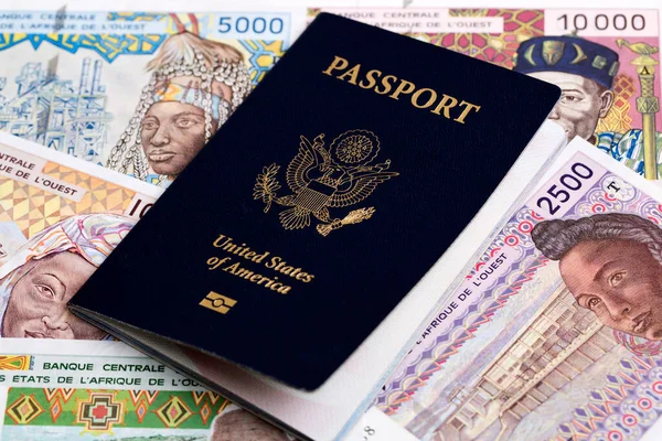 Batı Afrika parasıyla Amerikan pasaportu - Franc