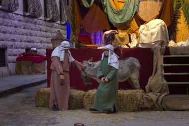 İtalya 'da Paskalya Bayramı' nda insanlar gösteri yapıyor..