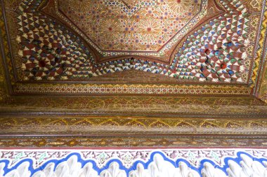 Asya tarzında dekore edilmiş iç dekorasyon ayrıntıları