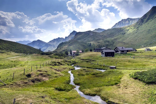夏のスイスアルプスの風景 — ストック写真