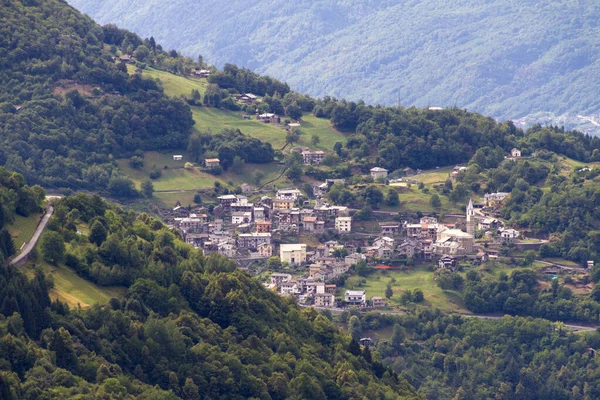 夏季瑞士阿尔卑斯山景观 — 图库照片