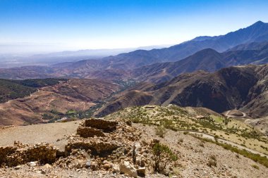 Yüksek Atlas Dağları seyahat eder, Fas. Doğal kepçe.