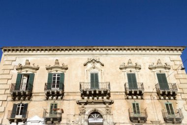Taormina 'nın mimarisi - ünlü Akdeniz tatil köyü, Sicilya, İtalya.