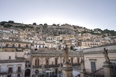 Taormina 'nın mimarisi - ünlü Akdeniz tatil köyü, Sicilya, İtalya.