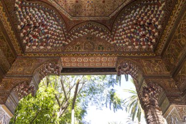 Asya tarzında dekore edilmiş iç dekorasyon ayrıntıları