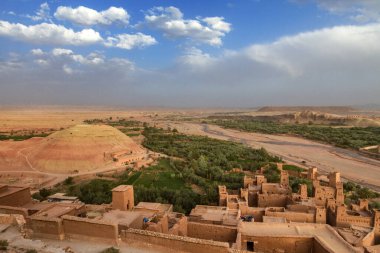 Fas 'ın Atlas Dağları' ndaki Tizi ve Tichka köyü..