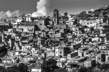 İtalya 'nın Sicilya kentindeki Segesta Tepesi.