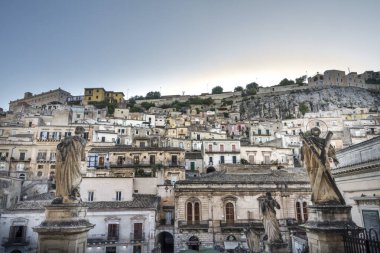 Taormina 'nın mimarisi - ünlü Akdeniz tatil köyü, Sicilya, İtalya.