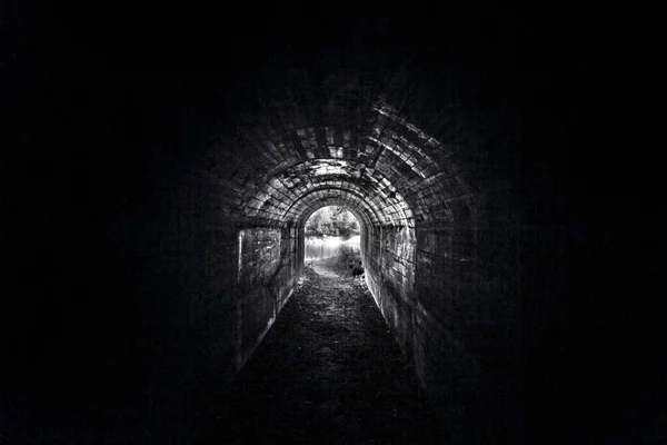 Tunnel Som Leder Till Berg — Stockfoto
