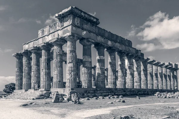 Antiche Rovine Tempio Pietra Natura Vista Dalla Città Collinare Segesta — Foto Stock