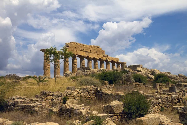 Древние Руины Каменного Храма Природы Вид Холма Города Сегеста Сицилии — стоковое фото