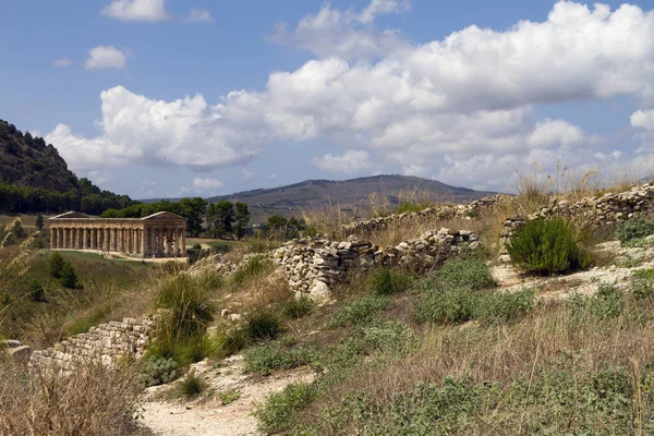 Antiche Rovine Tempio Pietra Natura Vista Dalla Città Collinare Segesta — Foto Stock