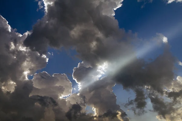 Erstaunliche Wolkenlandschaft Abend — Stockfoto
