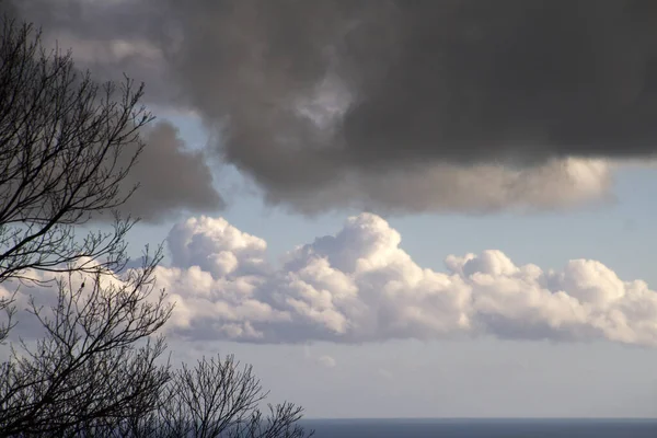 Flauschige Wolken Abend Meer — Stockfoto