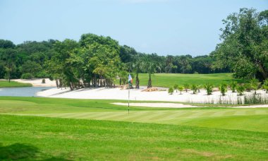 Playa del Carmen, Meksika 'da panoramik fotoğraf golf sahası - çeşitli kullanım arka planı için ideal görüntü, yatay ekran yönelimi