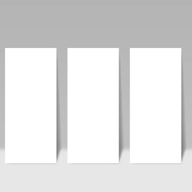 Gri arkaplanda boş kağıt sayfası. 