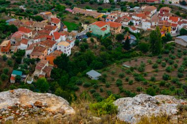 Benizar 800 metre yüksekliğinde bir köydür. İnanılmaz tipik bir mutfağı ve harika manzarası var. Murcia (İspanya), İspanya 'nın Moratalla ilçesine bağlı bir şehirdir.)