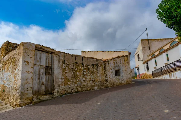 Benizar 800 metre yüksekliğinde bir köydür. İnanılmaz tipik bir mutfağı ve harika manzarası var. Murcia (İspanya), İspanya 'nın Moratalla ilçesine bağlı bir şehirdir.)