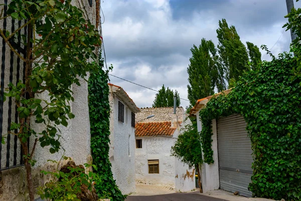 Benizar 800 metre yüksekliğinde bir köydür. İnanılmaz tipik bir mutfağı ve harika manzarası var. Murcia (İspanya), İspanya 'nın Moratalla ilçesine bağlı bir şehirdir.)
