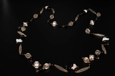 Kendini beğenmiş kadınlar için kolyeler