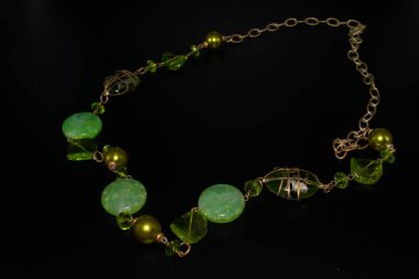 Kendini beğenmiş kadınlar için kolyeler